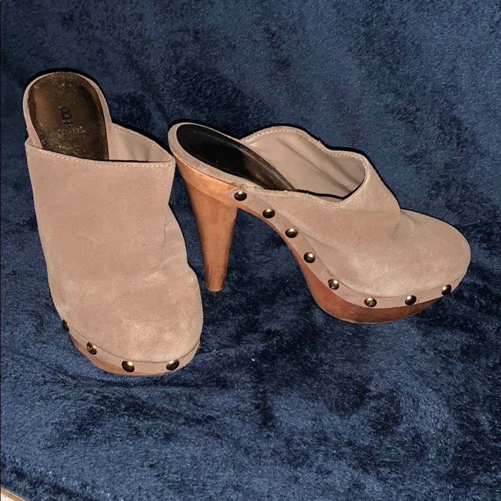 Size 7 taupe heeled clogs with studs